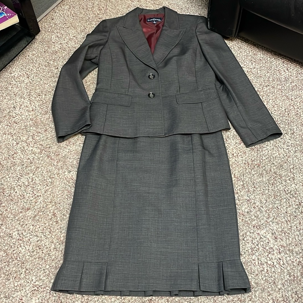 Evan picone suit